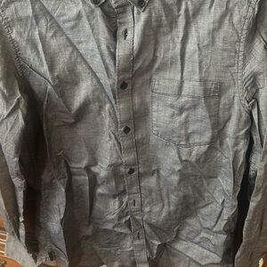Kenneth Cole, Gray shirt